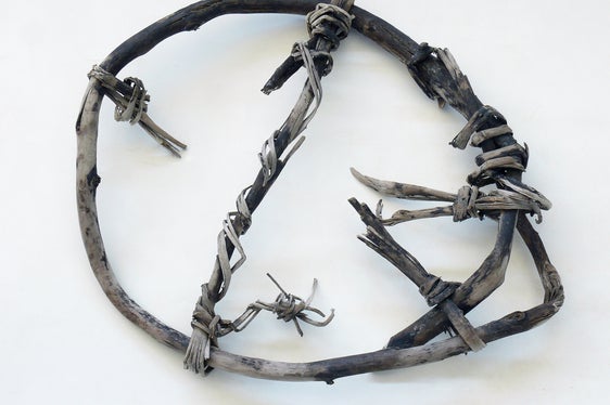 Über Fundstücke lässt sich Südtirols Geschichte erzählen: Dieser Schneereif, datiert auf 3800-3700 vor Christus, wurde am Gurgler Eisloch am Alpenhauptkamm zwischen Österreich und Italien, im Pfossental im Schnalstal, gefunden. (Foto: LPA/Amt für Archäologie)