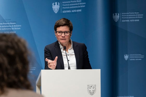 Die Direktorin der Familienagentur Carmen Plaseller nannte unter anderem die Deckelung der Elterntarife als wichtige Neuerung der geänderten Richtlinien für die Beitragsvergabe für außerschulische Betreuungsprojekte. (Foto: LPA/Hannes Wisthaler)