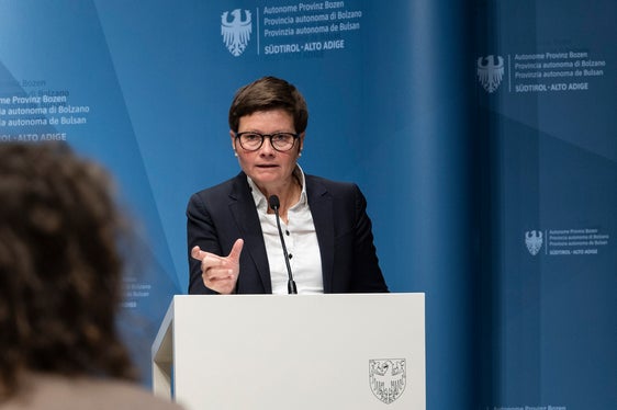 La direttrice dell' Agenzia per la famiglia Carmen Plaseller ha citato, tra le altre cose, il tetto massimo alle tariffe per i genitori come importante novità dei criteri modificati per l'assegnazione dei contributi ai progetti di assistenza extrascolastica. (Foto: USP/Hannes Wisthaler)