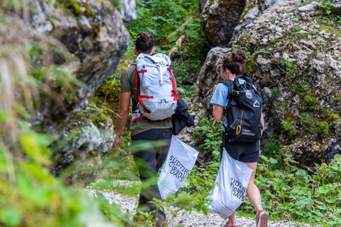 I parchi naturali dell’Alto Adige e dieci destinazioni turistiche altoatesine invitano a partecipare ai CleanUP Days dal 17 al 20 settembre: ogni chilogrammo di rifiuti raccolti contribuisce a mantenere puliti i sentieri e le malghe e a proteggere la natura. (Foto: USP/Marco Spataro)
