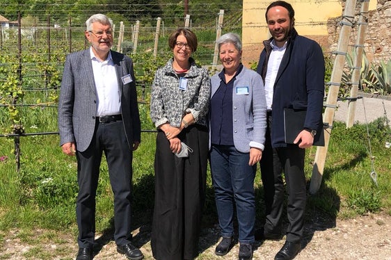 Rudolf Meraner, Gertrud Verdorfer, Christine Gasser und Landesrat Philipp Achammer in Tramin (Foto: LPA/ Helga Huber)