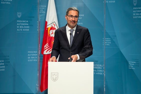 Bereits bei der Erstellung des Haushalts 2022 habe die Landesregierung auf die Unterdotierung hingewiesen und eine Aufstockung durch den Nachtragshaushalt angekündigt, sagte Landeshauptmann und Finanzlandesrat Arno Kompatscher. (Foto: LPA/Fabio Brucculeri)