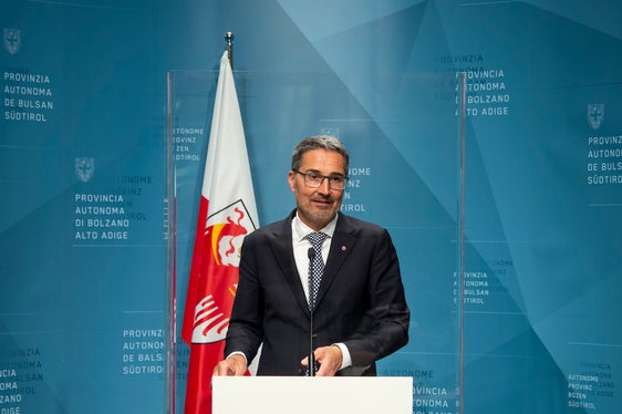 Bereits bei der Erstellung des Haushalts 2022 habe die Landesregierung auf die Unterdotierung hingewiesen und eine Aufstockung durch den Nachtragshaushalt angekündigt, sagte Landeshauptmann und Finanzlandesrat Arno Kompatscher. (Foto: LPA/Fabio Brucculeri)