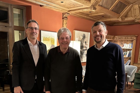 Il presidente Kompatscher, il commissario europeo Gentiloni e il vicepresidente Alfreider a Dobbiaco (Foto: ASP)