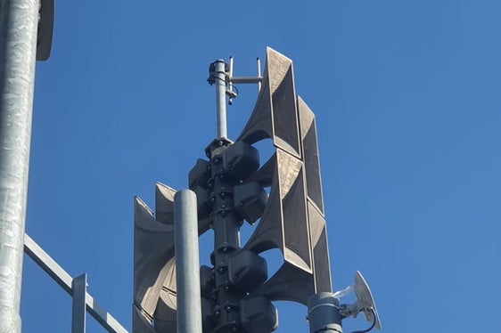 Auch die Sirene auf dem Gebäude der Rundfunkanstalt Südtirol RAS in Bozen hat um 10.08 Uhr mit einem eine Minute anhaltenden auf- und abheulenden Ton den Zivilschutz-Probealarm verkündet. (Foto: LPA/RAS)
