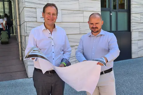 Il direttore di Ripartizione patrimonio Daniel Bedin e l'assessore Massimo Bessone. La programmazione delle attività di dismissione del patrimonio della Provincia ci consente di riordinare e gestire meglio i beni immobiliari pubblici” (Foto: ASP/Anna Pitarelli)