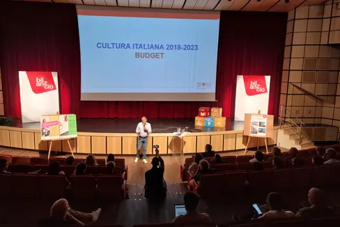 Il vicepresidente della Giunta e assessore provinciale Giuliano Vettorato ha tracciato un bilancio della sua legislatura. Il prossimo obiettivo è la creazione della Casa della Cultura italiana”, ha sottolineato. (Foto: ASP/Fabio Brucculeri)