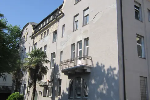 Am ehemaligen ENEL-Gelände, zwischen der Dantestraße und der Marconistraße in Bozen, wird das Südtiroler Archäologiemuseum seinen neuen Standort erhalten. Landesrat Bianchi hat dafür nun ein Dekret zur Einleitung des Enteignungsverfahrens unterzeichnet. (Foto: LPA)