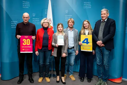 L'edizione 2024 della campagna di prevenzione provinciale CO,OL - Dry January Challenge“ è stata presentata oggi (8 gennaio) a Bolzano. (Foto: ASP/Fabio Brucculeri)