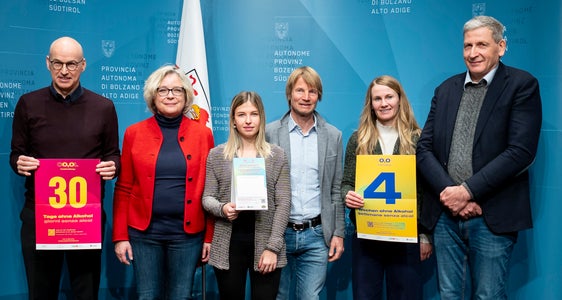Einen Monat auf Alkohol verzichten: Dazu ruft die am heutigen 8. Jänner vorgestellte Alkoholpräventionskampagne unter dem Motto CO,OL - Dry January Challenge auf. (Foto: LPA/Fabio Brucculeri)
