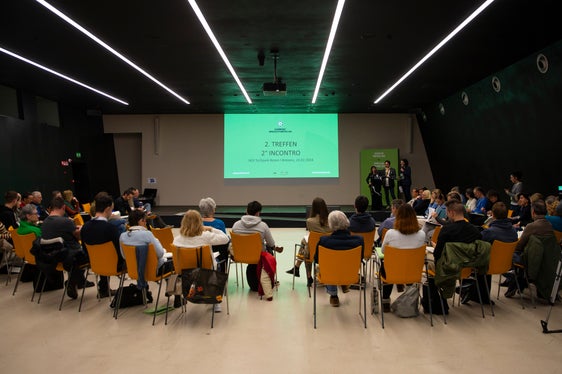 Mit großem Einsatz haben sich die Teilnehmenden am zweiten Treffen des Klimabürgerrats in Bozen an der Diskussion beteiligt. (Foto: LPA/Fabio Brucculeri)