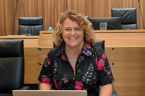 Am 3. Juli hat der Südtiroler Landtag das Landesgesetz zur Einrichtung des Landesverzeichnisses der Körperschaften, die Tätigkeiten von allgemeinem Interesse ausüben, und Bestimmungen zum Dritten Sektor verabschiedet. Damit erhält das Ehrenamt einen neuen, lokalen gesetzlichen Rahmen, durch den es gestärkt wird, betont Rosmarie Pamer, Landesrätin für Sozialen Zusammenhalt, Familie, Senioren, Genossenschaften und Ehrenamt. (Foto: LPA/Ressort Zusammenhalt, Familie, Senioren, Genossenschaften und Ehrenamt/Hannes Wisthaler)