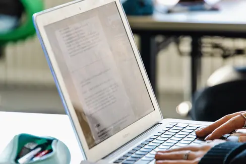 27 studentesse e studenti stanno toccando con mano quale sia il lavoro del ricercatore. Questa è una delle finalità del progetto la Bottega del Matematico, che quest'anno ha raggiunto la 19esima edizione (Foto: ASP/Daldos)