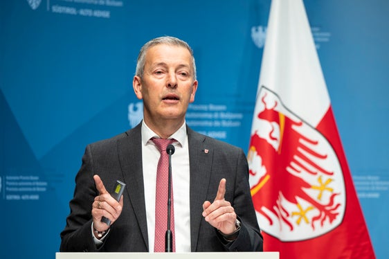 Landesrat Peter Brunner betonte die große Akzeptanz der Energieförderungen und rief dazu auf, die Fördermittel zu nutzen: Jeder und jede Einzelne kann dazu beitragen, unsere Umwelt für künftige Generationen zu bewahren und Südtirols Energiezukunft aktiv mitzugestalten. (Foto: LPA/Fabio Brucculeri)