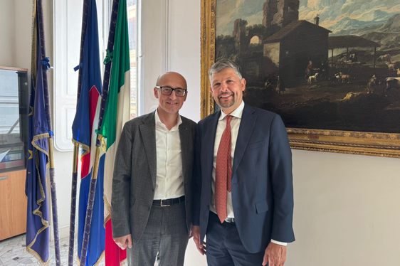 Cun Mario Casillo, vizepresidënt dla Regiun Campania, cun delega a Trasport, Mobilité y Mer, á Alfreider aprofondí deplü tematiches de interes comun por la mobilité tles döes regiuns, fajon referimënt ince ales ZTL (Zones a Trafich Limité) raionales. (retrat USP/Departimënt Infrastrotöres y Mobilité)