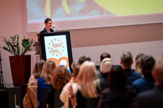 Julia Ganterer ha osservato che le rappresentazioni dei media hanno anche un impatto sull'immagine di sé dei giovani in particolare (Foto: USP/Fabio Brucculeri)