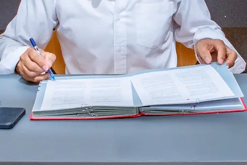 Gewerkschaften und Landesagentur haben den Vertragsentwurf zur strukturellen Inflationsanpassung der Gehälter für Lehrpersonen und Erziehende besiegelt. (Foto: LPA/Greta Stuefer)