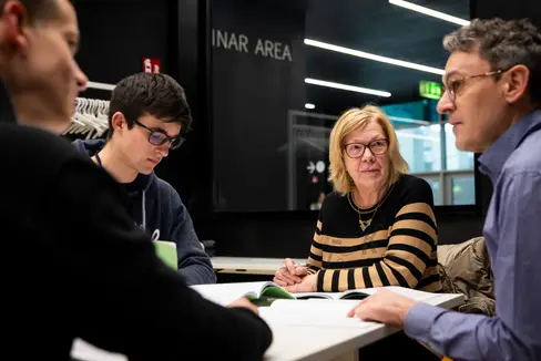 Sono 56 le cittadine e i cittadini che stanno lavorando sulle misure contenute nel Piano Clima Alto Adige 2040 attraverso le proposte avanzate dal Consiglio dei cittadini per il clima. Il secondo incontro si è svolto recentemente a Bolzano. (Foto: ASP/Fabio Brucculeri)