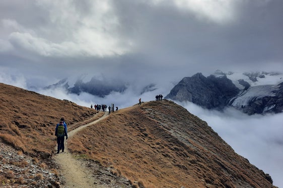 Glaziologiecamp 2025: Am Stilfserjoch, im Hintergrund der Ortlergletscher (Foto: LPA/Deutsche Bildungsdirektion)