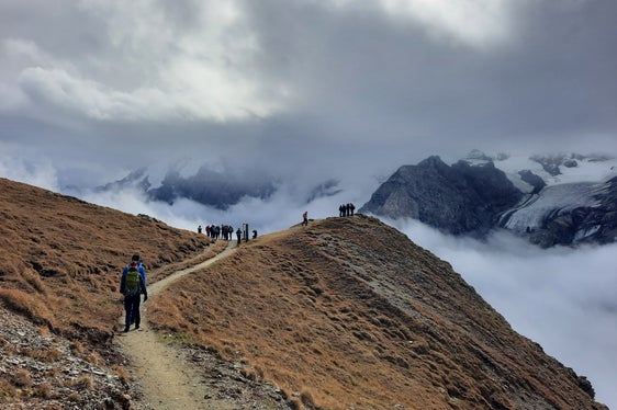 Camp di glaciologia 2025: sul Passo dello Stelvio, con il ghiacciaio dell'Ortles sullo sfondo (Foto: USP/Direzione Istruzione e Formazione tedesca)