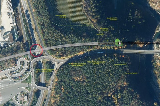 Die Brennerstaatsstraße wird während des Tunnelbaus für die Bahnschleife im Riggertal gesperrt. Der rote Kreis zeigt die genaue Stelle der Sperre an. (Foto: LPA/Ressort für Infrastrukturen und Mobilität)