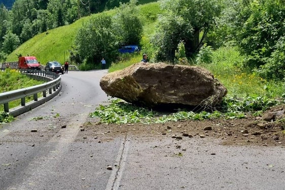 Il 5 giugno 2024, la strada della Val Senales è stata interessata dalla caduta di quattro massi, il più grande dei quali aveva un volume di circa 24 metri cubi. (Foto: USP/Report Pericoli Naturali 2024)