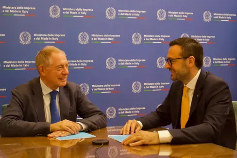 Landeshauptmannstellvertreter Marco Galateo (links) sprach in Rom mit dem Minister für Unternehmen und Made in Italy, Adolfo Urso, über die geplante Reform des Rahmengesetzes für das Handwerk. Diese soll in das erste jährliche Gesetz für kleine und mittlere Unternehmen einfließen. (Foto: LPA)