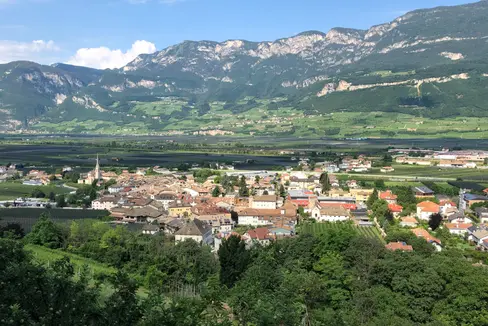 Mit 217.000 Euro geht der höchste Betrag der Ausgleichszahlungen für die GIS-Mindereinnahmen an die Gemeinde Neumarkt (im Bild von Nordosten aus gesehen). (Foto: Wikipedia/Adrian Michael/CC BY 3.0)