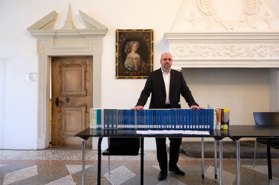 La collana Pubblicazioni dell'Archivio provinciale di Bolzano si occupa dei temi più disparati della storia provinciale e regionale. Sulla foto il direttore del Archivio provinciale Gustav Pfeifer. (Foto: ASP/Archivio provinciale di Bolzano)