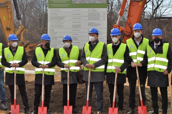 La costruzione della tangenziale di Varna è iniziata oggi con la cerimonia di inaugurazione. L'infrastruttura dovrebbe alleggerire il traffico cittadino e migliorare la mobilità nella Valle Isarco (Foto: ASP/Angelika Schrott)