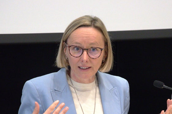 Der Europäische Fonds für regionale Entwicklung hat große Bedeutung für Südtirol. Die Programmperiode 2021-2027 wurde optimal abgewickelt und viele Projekte sind bereits in Umsetzung und zeigen positive Effekte für unser Land, sagte Europa-Landesrätin Magdalena Amhof. (Foto: LPA/Ursula Pirchstaller)