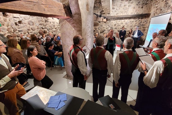 Für die musikalische Umrahmung sorgte der Kleine Chor des MGV Bozen. (Foto: Euregio/Armin Gluderer)