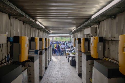 Con i fondi provenienti dall’Alto Adige viene finanziata, tra l’altro, la realizzazione di impianti fotovoltaici nel Sud del mondo. (Foto: USP/Hannes Wisthaler)