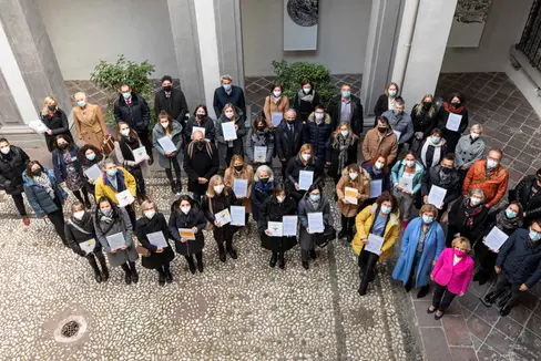 21 datori di lavoro hanno ricevuto oggi (25 novembre) il certificato «audit famigliaelavoro», che promuove una cultura imprenditoriale orientata alle famiglie nelle aziende. (Foto: Camera di Commercio/Marion Lafogler)
