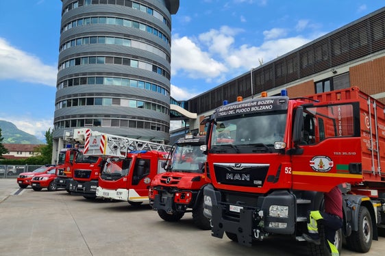 Dem Start des Hilfszuges am 2. August (im Bild) war am Tag zuvor ein Lokalaugenschein durch einen Erkundungstrupp vorausgegangen. (Foto: LPA/Berufsfeuerwehr Bozen)