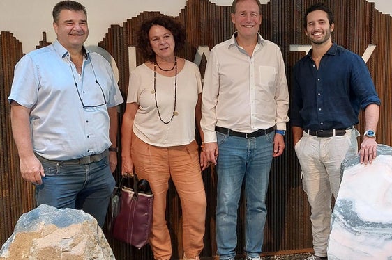 L'assessore provinciale Massimo Bessone (al centro) insieme ai collaboratori di Ripartizione e al Direttore dei Dipartimento dell'Edilizia pubblica e Patrimonio Davide Gemmellaro (il 1 da dx) (Foto: ASP/Igor Cocca)