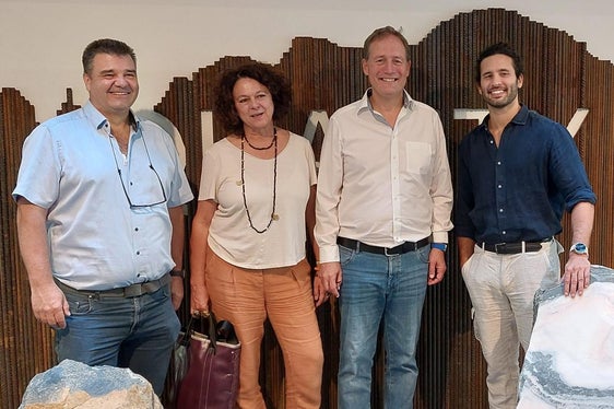 Landesrat Massimo Bessone (3.v.l.) gemeinsam mit den Mitarbeitenden der Abteilung und des Abteilungsdirektors für Öffentliche Bauten, Davide Gemmellaro (r.) (Foto: LPA/Igor Cocca)