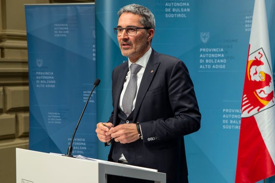 Der Beitritt zu den EU-Partnerschaften, entspricht den Zielsetzungen der Südtiroler Forschungsoffensive, die Südtirol als Forschungsstandort stärken und internationalisieren will, sagte Landeshauptmann Arno Kompatscher. (Foto: LPA/Fabio Brucculeri)