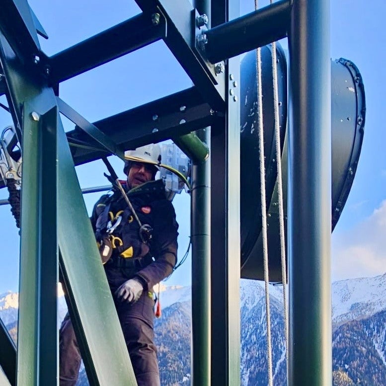 Il tecnico della RAS Giuseppe Trisolini è stato uno degli installatori dell'antenna a microonde ad Anterselva. (Foto: RAS)