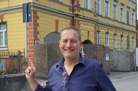Das Gebäude wird renoviert und saniert und den Vereinen kostenlos zur Verfügung gestellt, erklärt Landesrat Bessone. (Foto: LPA)