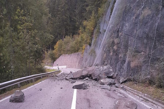 Un'altra immagine dei massi caduti in Val Gardena (Foto: Servizio strade Salto-Sciliar)