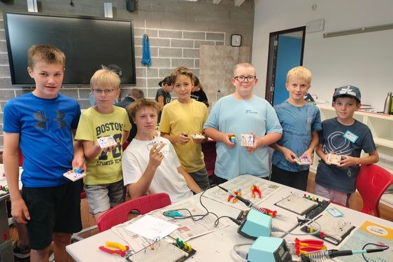 Welt der Schaltungen (Foto: LPA/Deutsche Bildungsdirektion/Kathrin Fill)