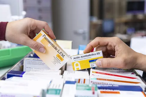 Im Rahmen von Farmacia Solidale werden Medikamente gesammelt, um damit bedürftige Menschen unterstützen zu können. (Foto: LPA/Tiberio Sorvillo)