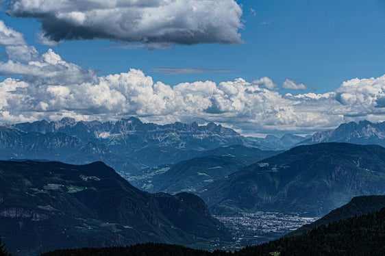 Immagine del mese di luglio 2025: vista su Bolzano (Foto: USP/Martin Geier)