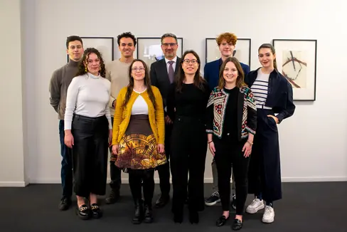La delegazione dell’Associazione Universitaria Sudtirolese insieme al presidente Arno Kompatscher: nella foto (da sinistra) Luca Pini, Hannah Tonner, Alexander von Walther, Daniela Delmonego, il presidente Kompatscher, Alexandra Dusini, Jannis Kager-Kofler, Magdalena Scherer e Katja Oberrauch. (Foto: ASP/Fabio Brucculeri)