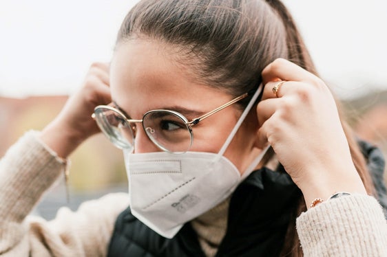 Für Besuche im Altersheim oder im Seniorenwohnheim bleibt die Maskenpflicht aufrecht. Impfungen müssen nicht mehr nachgewiesen werden. (Foto: Unsplash)