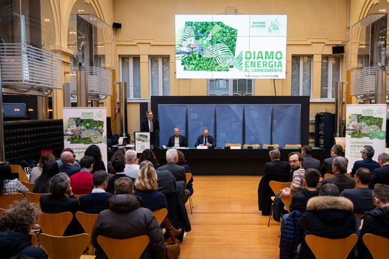 Landeshauptmann Arno Kompatscher begrüßte die Teilnehmer an der GSE-Roadshow im Palais Widmann. (Foto: LPA/Fabio Brucculeri)