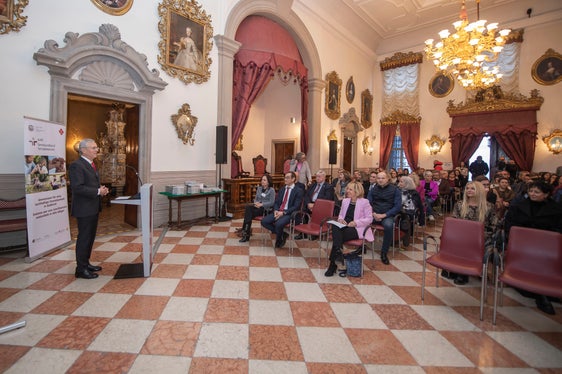 Il presidente della Camera di Commercio di Bolzano, Michl Ebner, nel corso del suo intervento (Foto: Camera di Commercio/Othmar Seehauser)