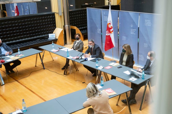 Il fondo PNRR è una grande opportunità. Tuttavia, è importante difendere le prerogative dell'Alto Adige, ha sottolineato il presidente Kompatscher (Foto: ASP / Barbara Franzelin)