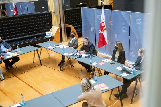 Il fondo PNRR è una grande opportunità. Tuttavia, è importante difendere le prerogative dell'Alto Adige, ha sottolineato il presidente Kompatscher (Foto: ASP / Barbara Franzelin)